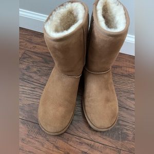 UGG Women’s Classic boots size 9